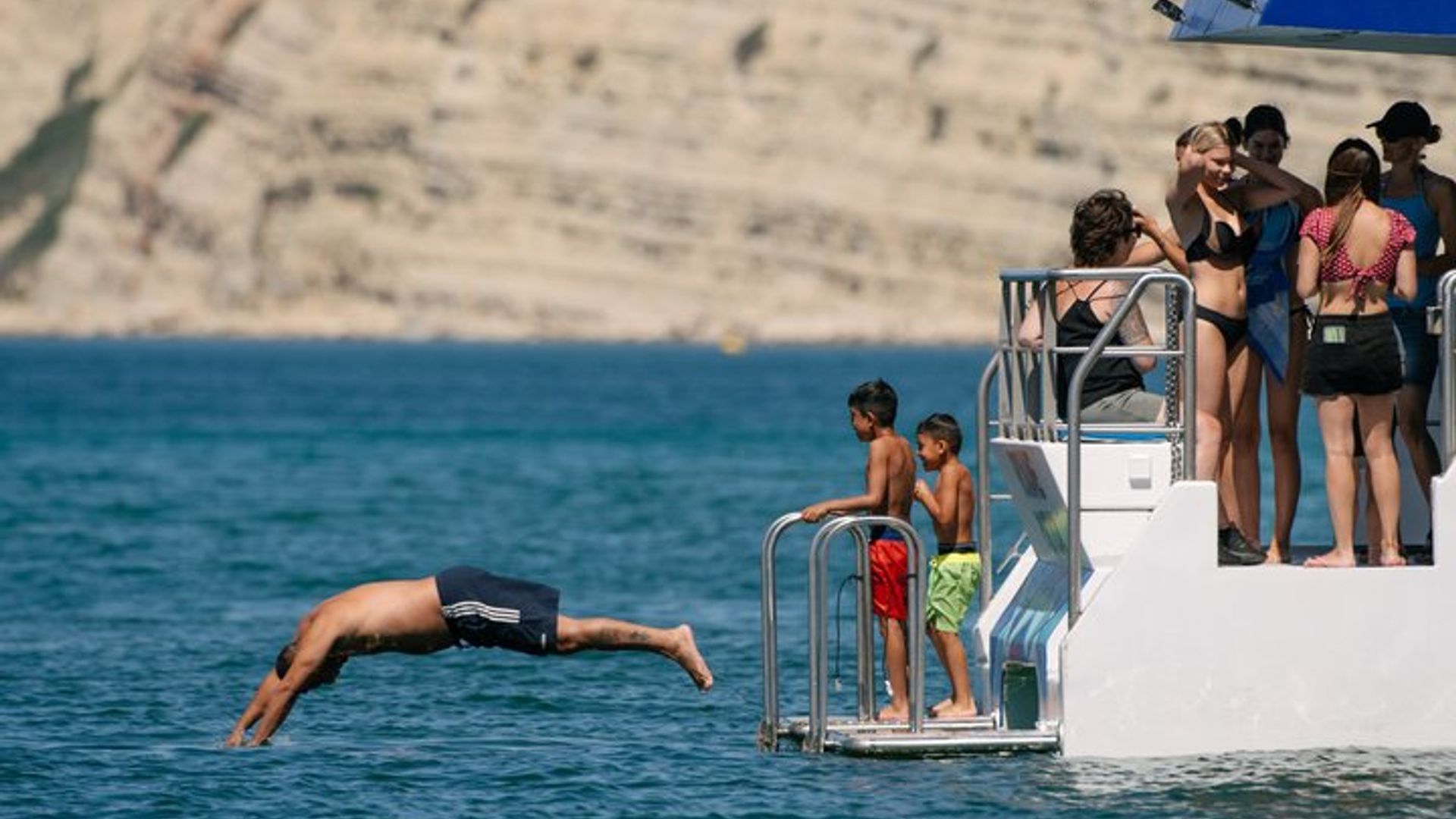 Half Day Cruise to Ponta da Piedade with Lunch and Drinks