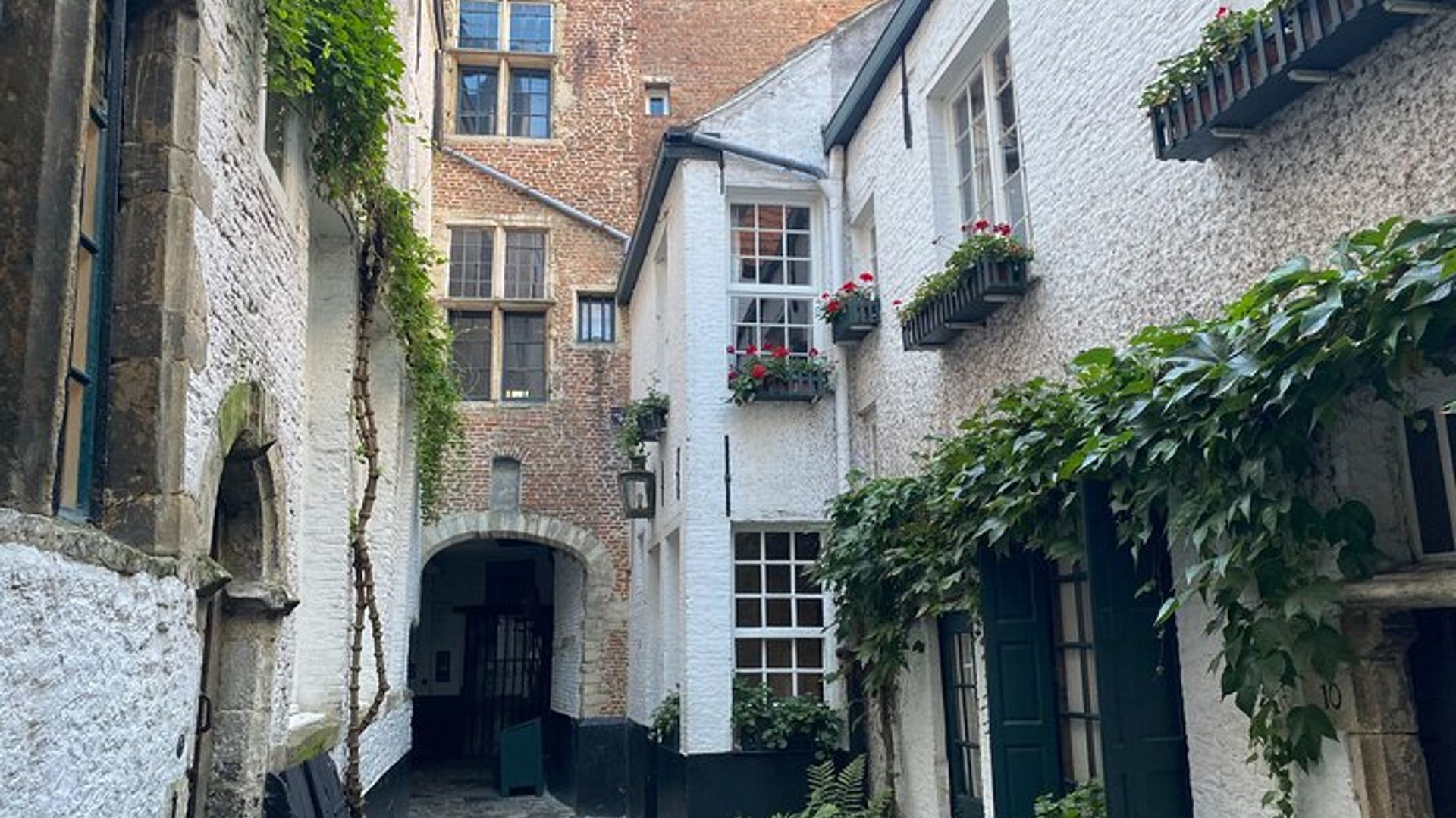 Escape The City Antwerpen City Walk With Puzzles