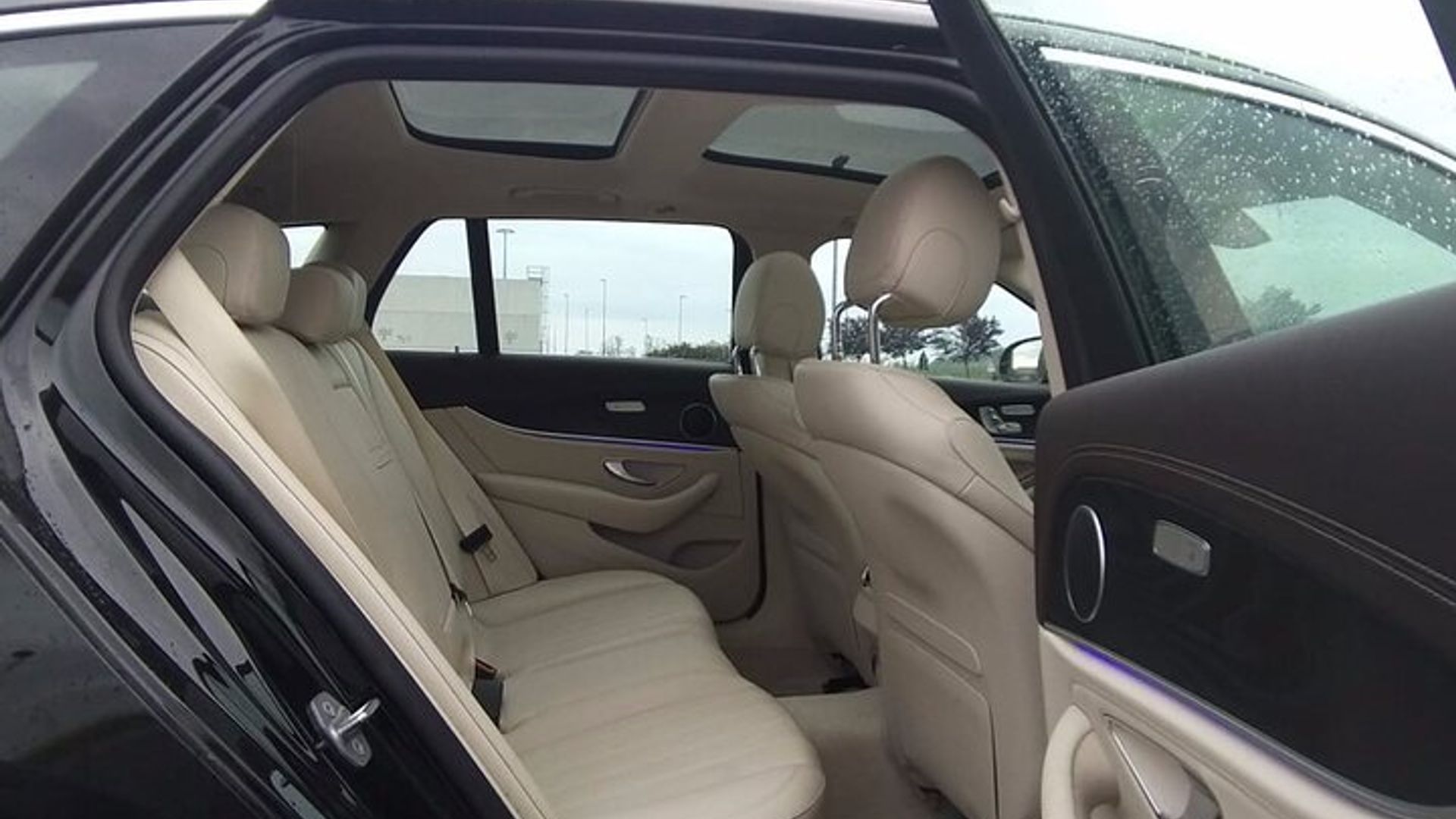 Lyon Airport (LYS) to Morzine/Avoriaz-Round-Trip Private Transfer