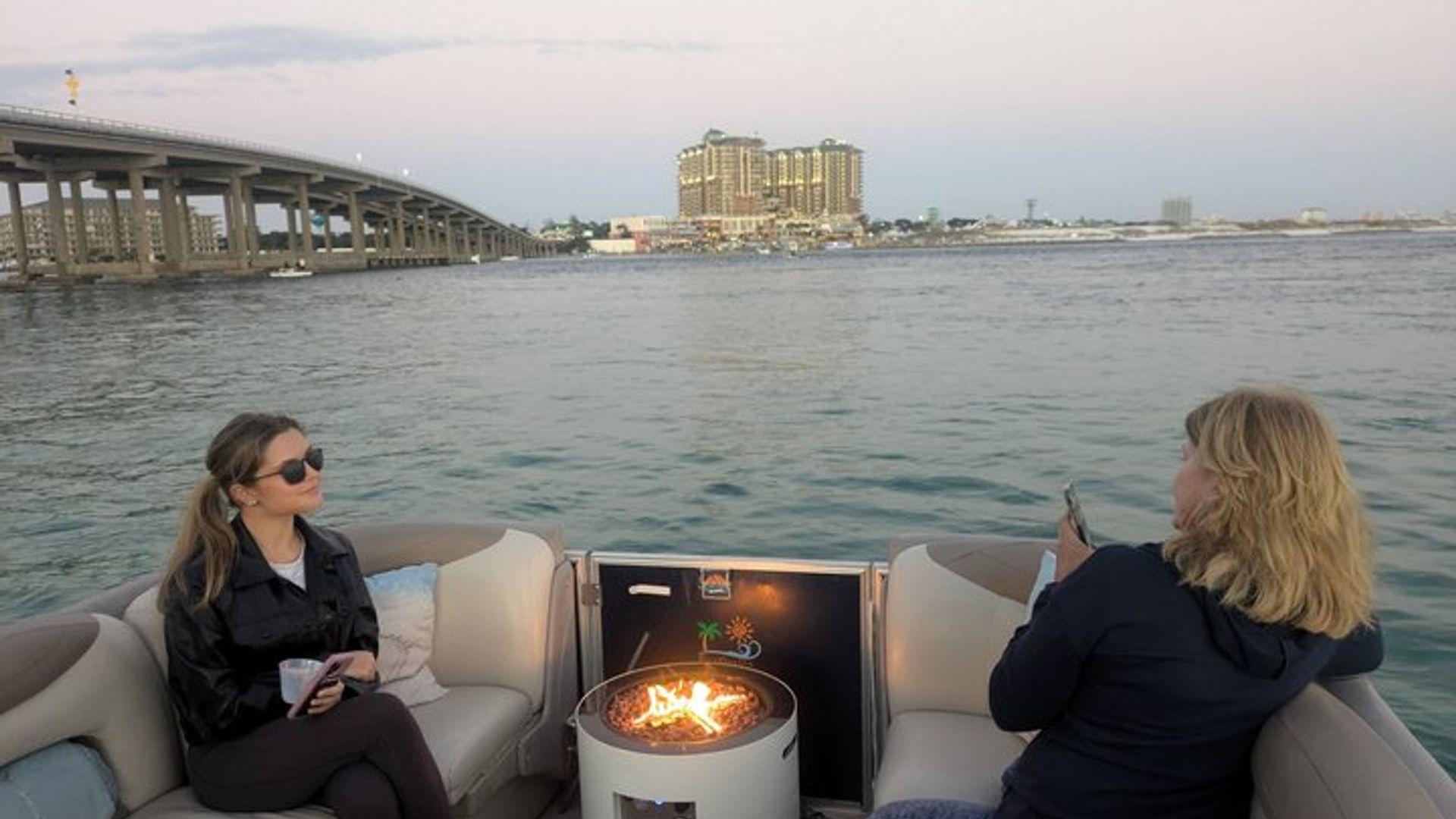 Crucero turístico por el puerto de destino otoño/invierno