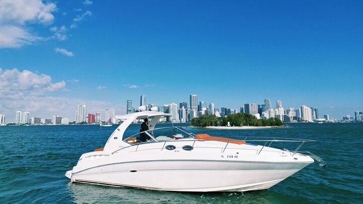 Miami: Private Captained Yacht Tour for up to 12 Passengers