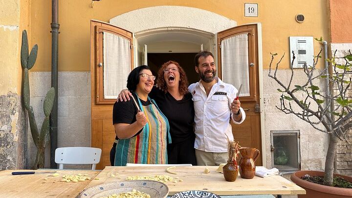 Puglia: Bari Small-Group Walking Tour with Pasta Cooking Class