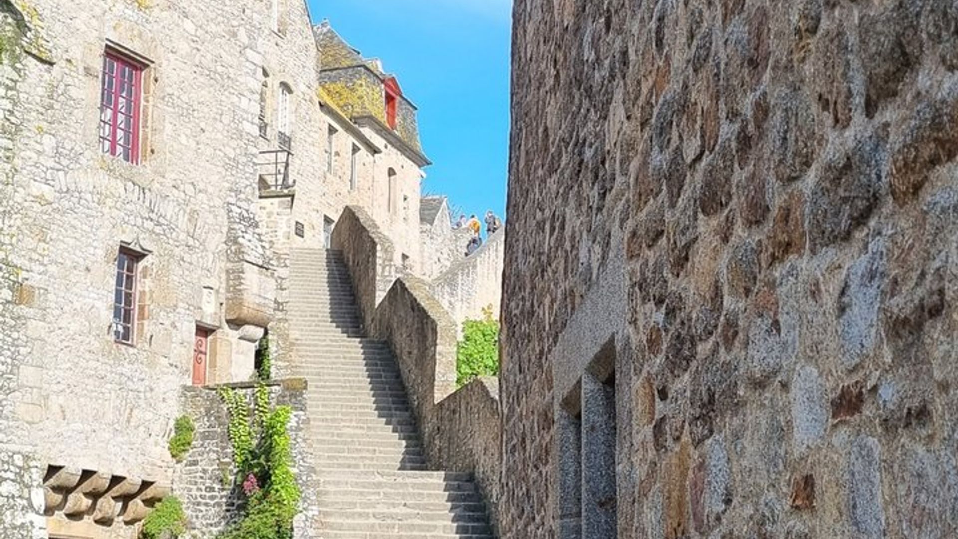 Visita guiada a pie a Mont-Saint-Michel con entrada a la abadía.