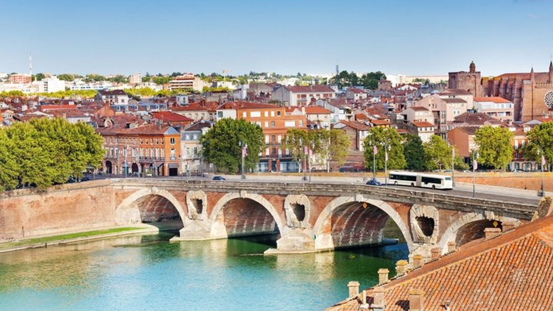 Toulouse Scavenger Hunt & Highlights Self-Guided Walking Tour