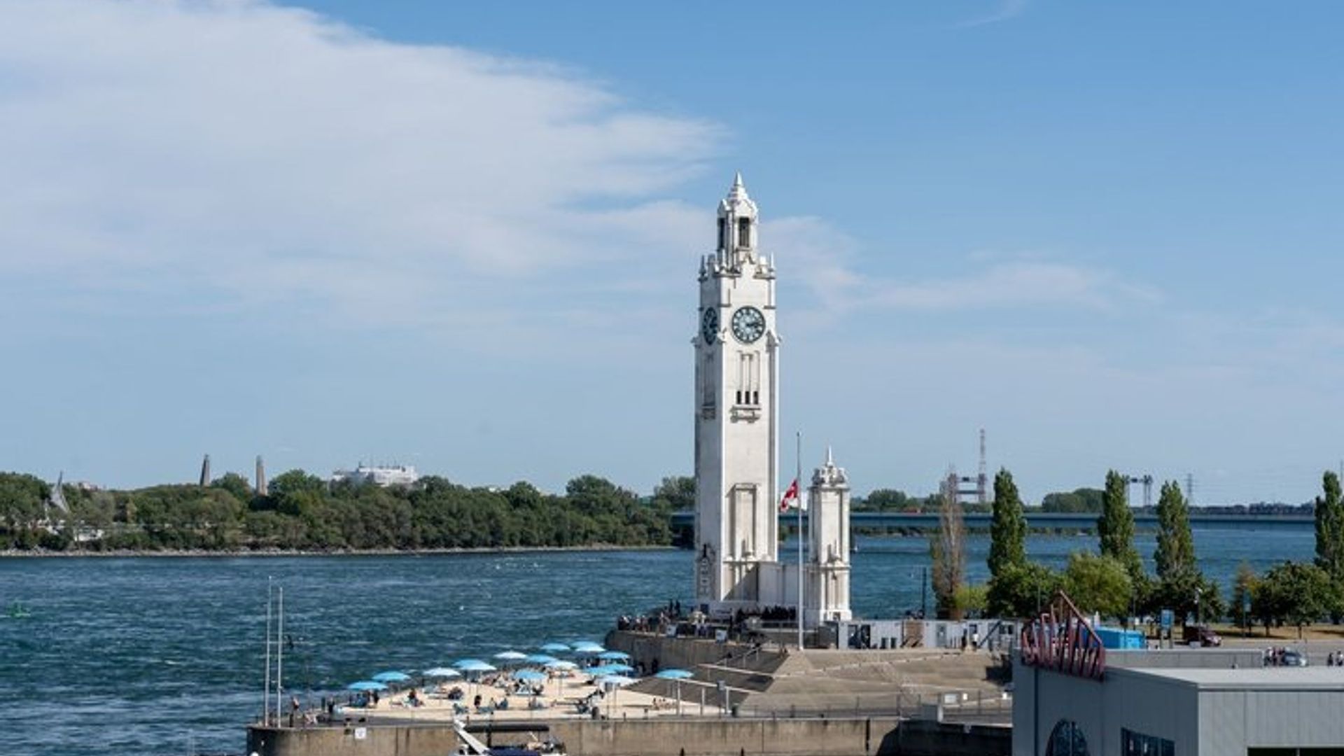 Montreal Scavenger Hunt & Highlights Self-Guided Walking Tour