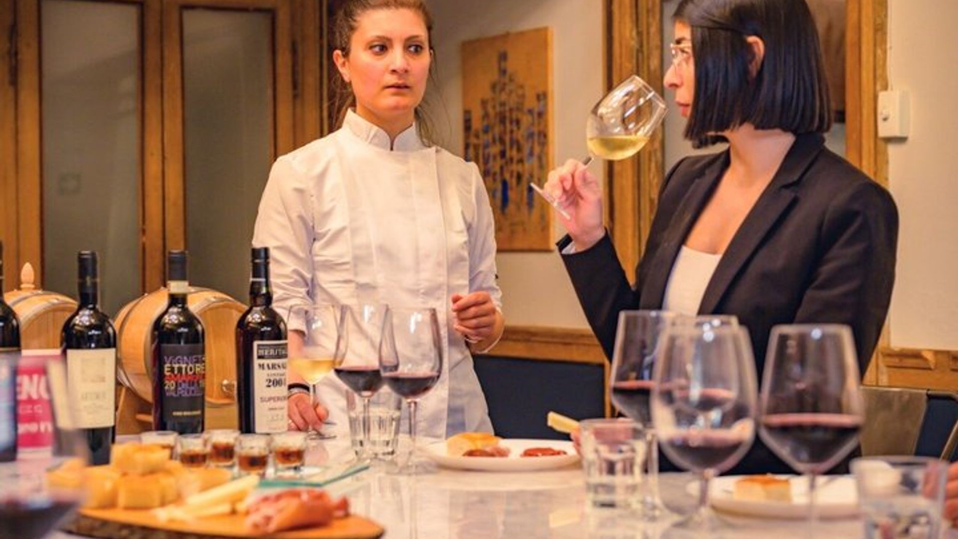 Guided Wine Walk in Florence with 3 Wine Pairing and Food Tasting