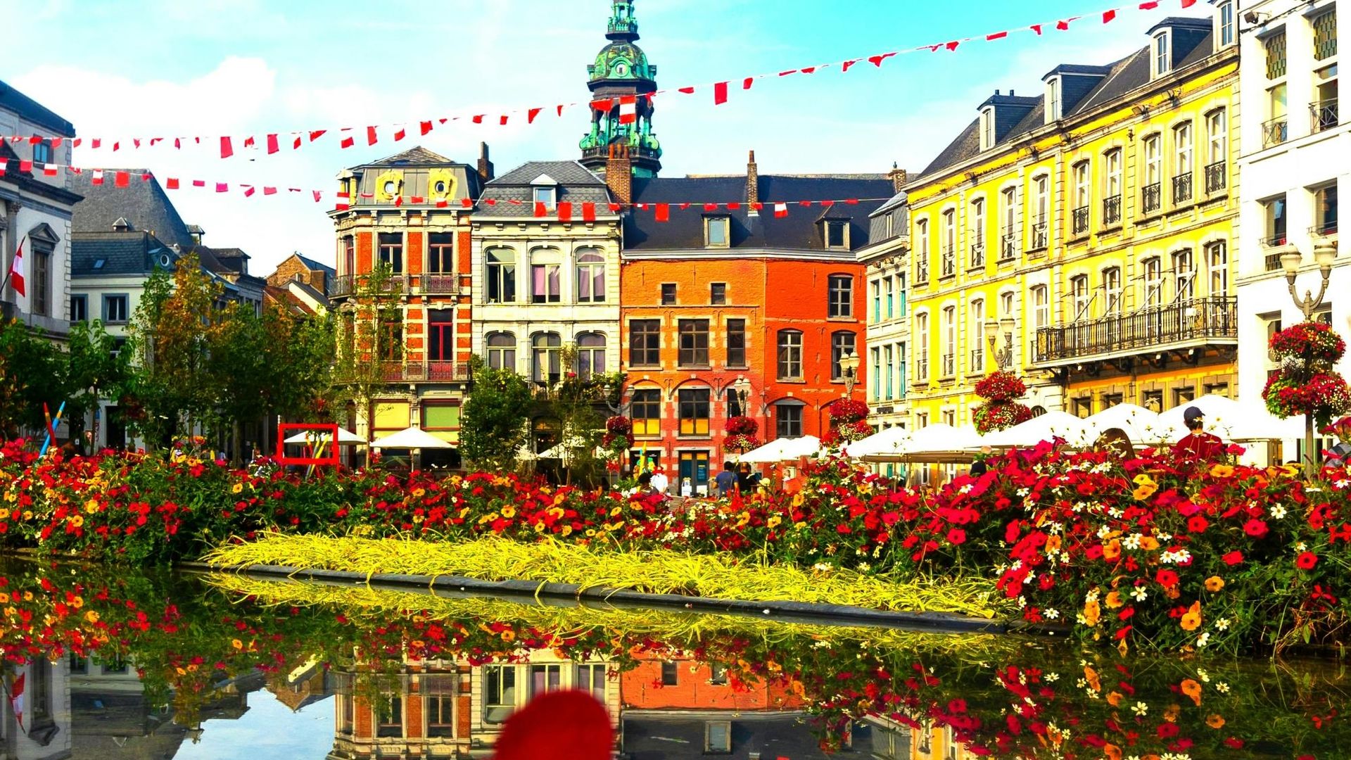 Mons city highlights walking tour with a local