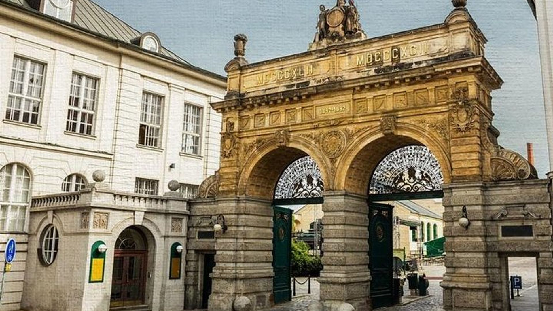 Private Prague walking tour with Pilsner brewery trip & Lunch