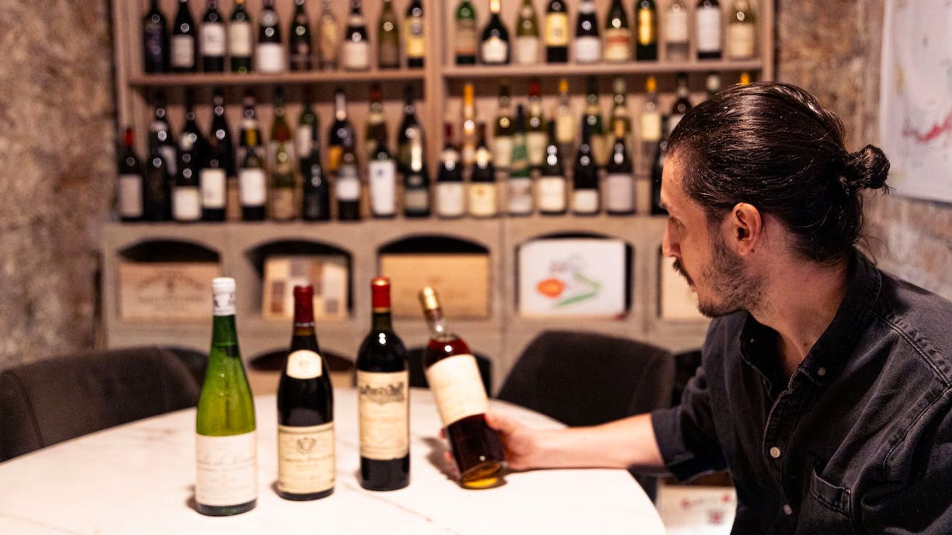Vintage wine tasting with an oenology expert in Paris