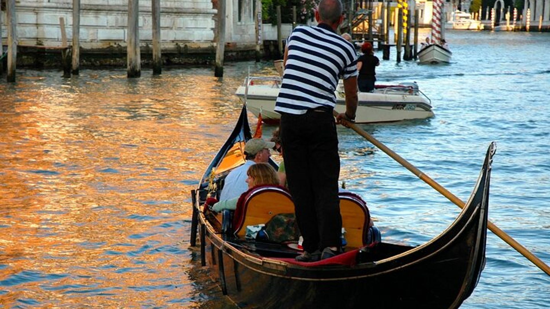 Venice: Secrets of Venice Private Gondola Canal Tour