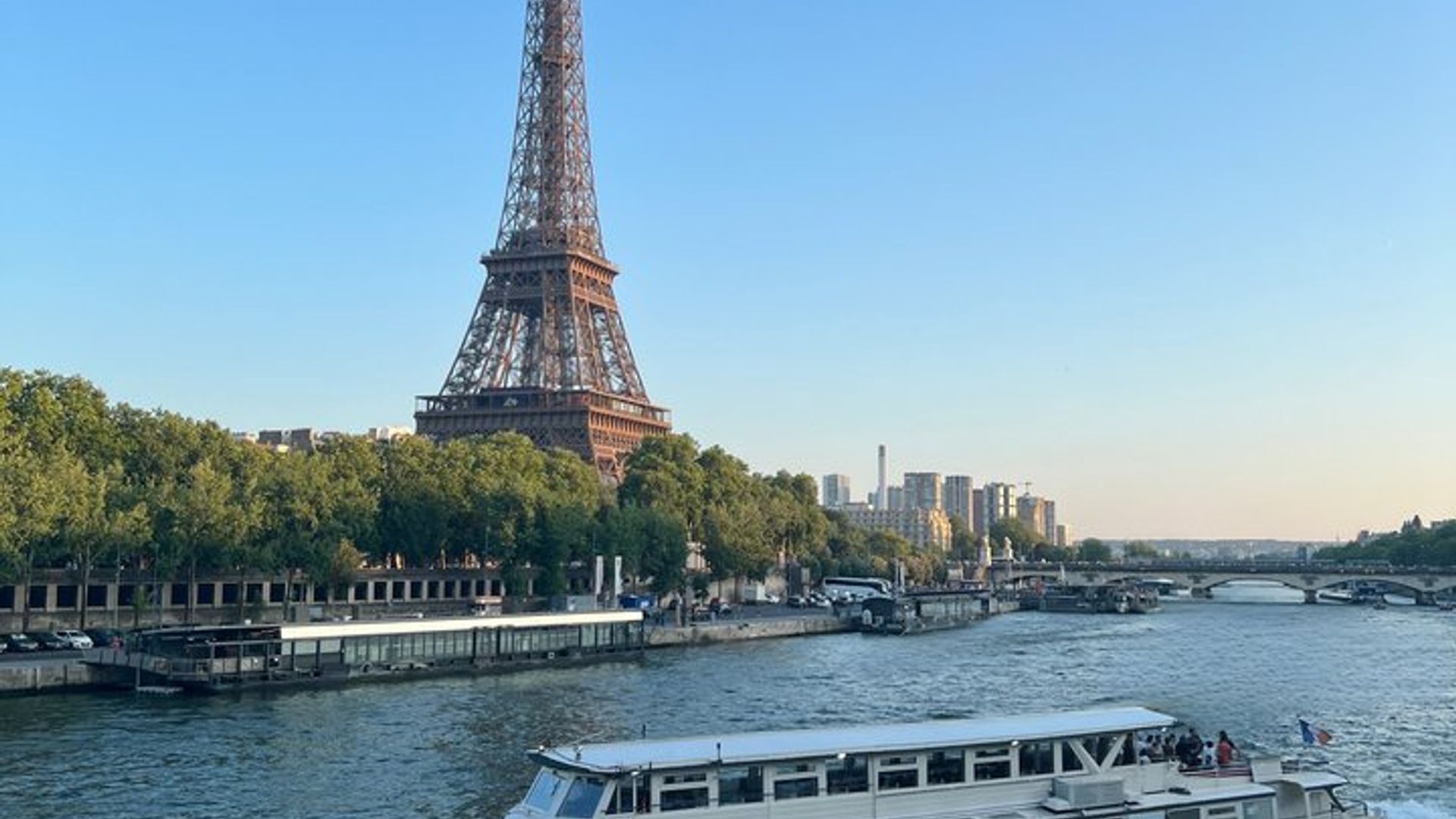 Dinner Cruise Prestige Check-out from the Eiffel Tower