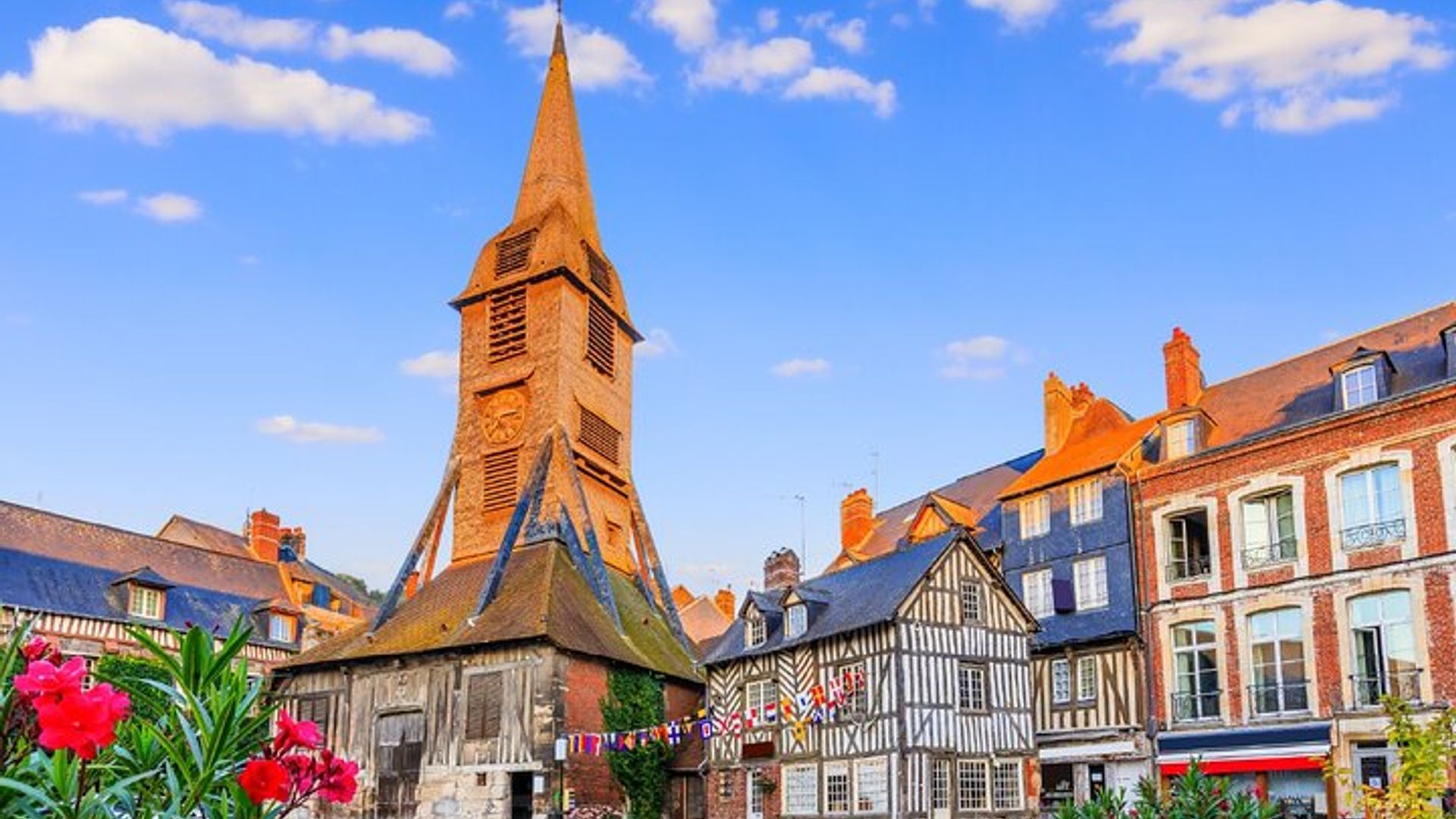 Honfleur: 1-hour audio guided walking tour and 20 audio commentaries