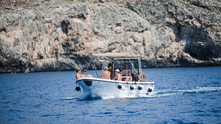 Rent with skipper for visit Caves in S. M. of Leuca