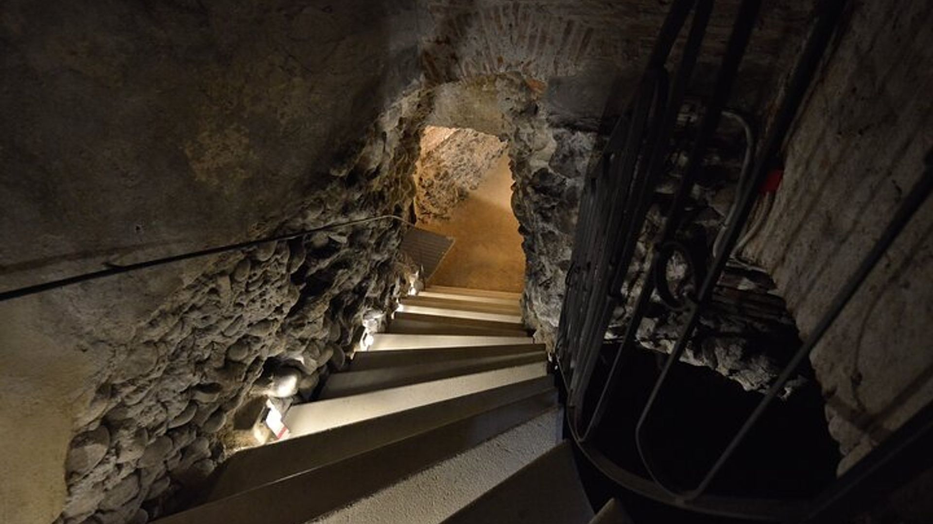 Verona Underground Roman Archaeology Tour With Archaeologist