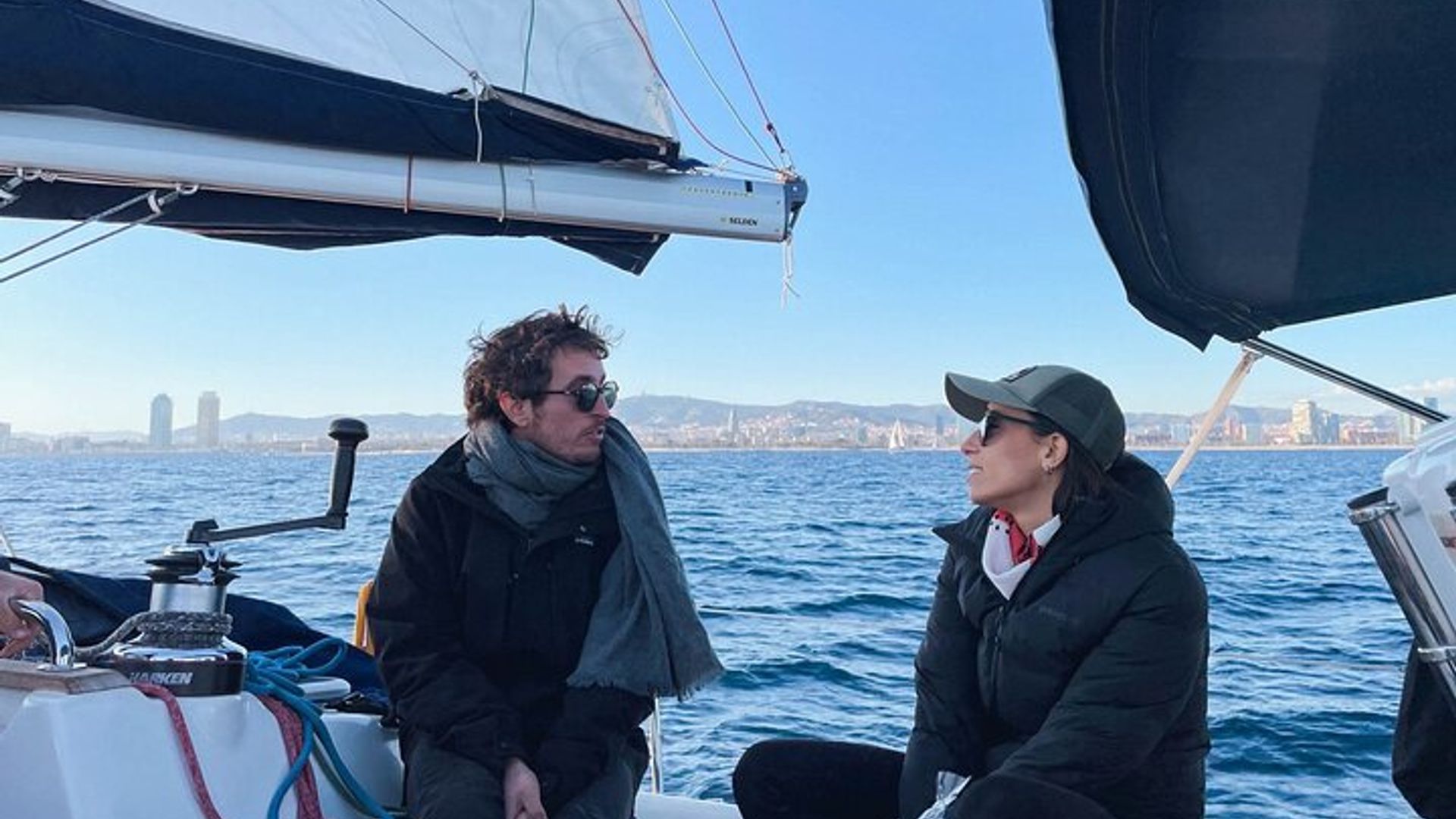 Tour privado en velero: disfruta de Barcelona desde el mar