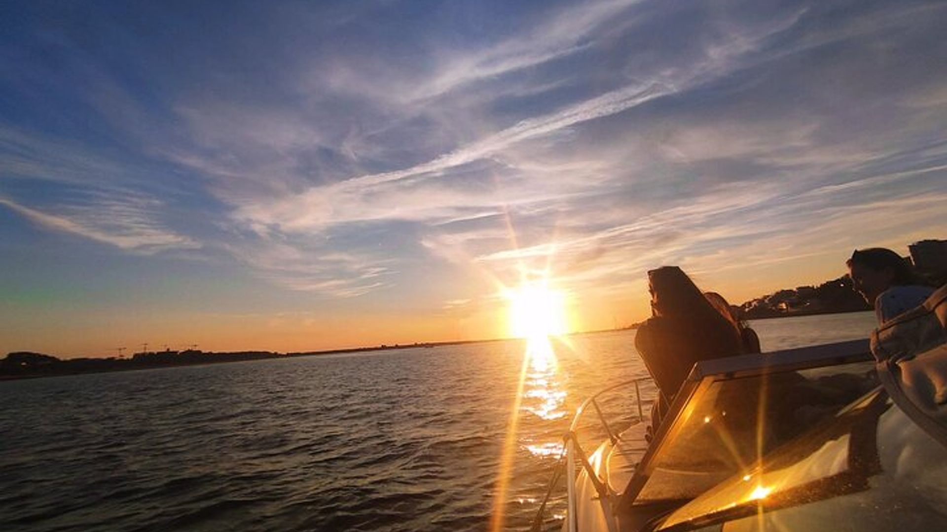 Porto Boat Tour – 6 Bridges, Ribeira & Estuary – Sunset Option