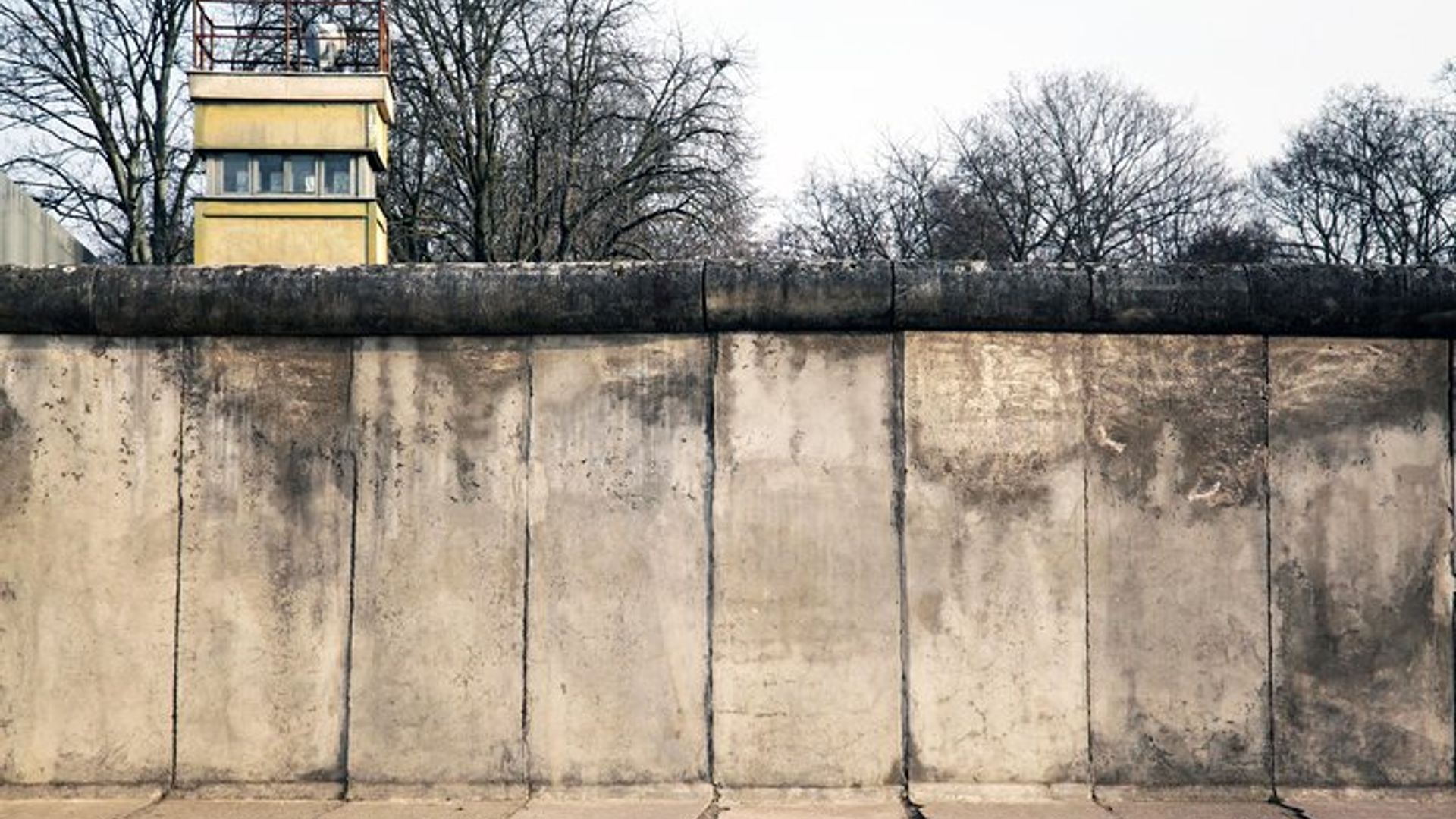 Berlin Wall and East Berlin Guided Walking Tour