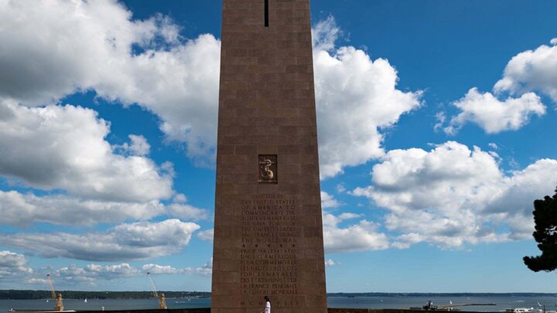 Brest 3.5-hour audio guided walking tour and 27 audio commentaries