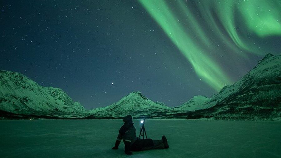 Tromsø Small-Group Northern Lights Hunt With Photos and Snacks