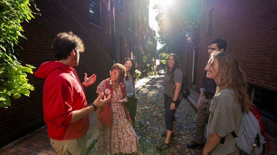Boston History & Highlights Walking Tour (With Private Option)