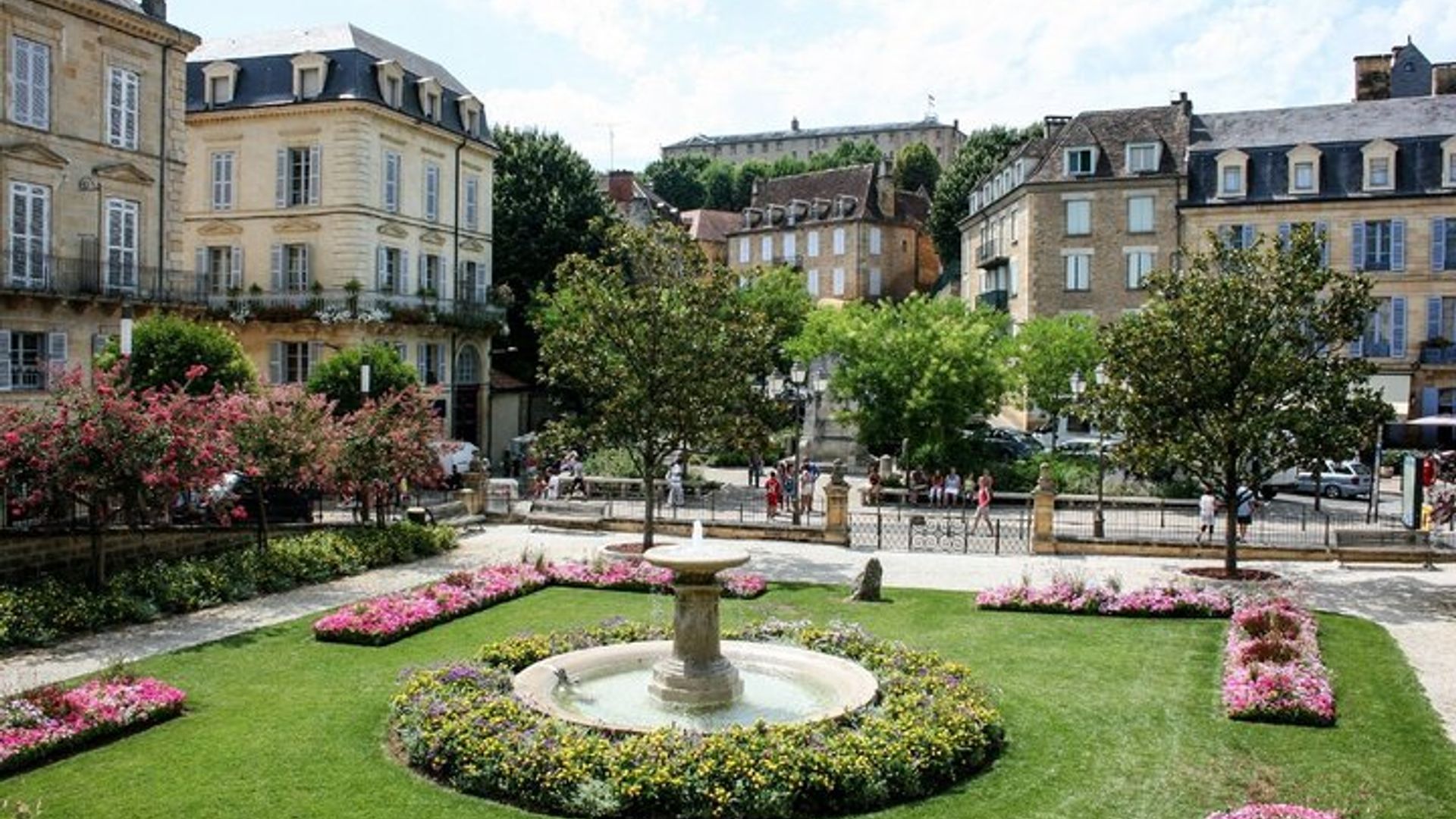 Sarlat-la-Caneda 1-hour audio guided walking tour and 15 audio commentaries