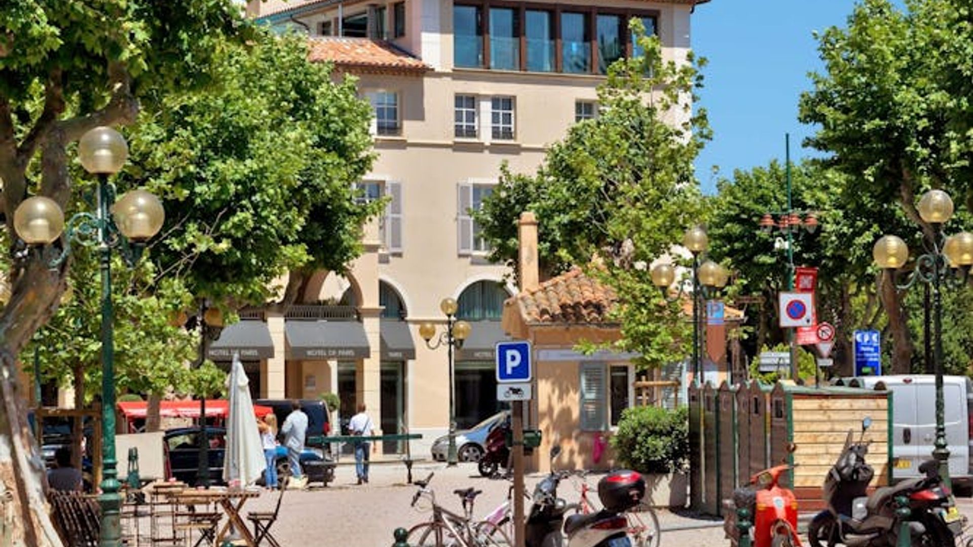 Take a guided tour around Saint-Tropez with a local