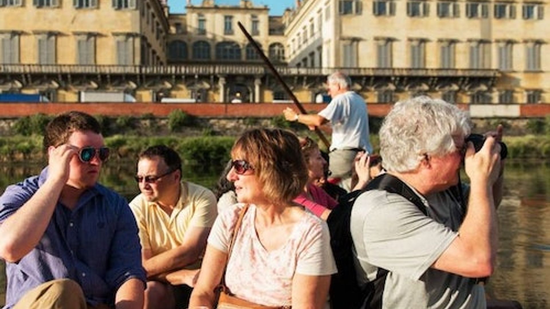 Arno River Florence: 50-Min Barchetto Cruise