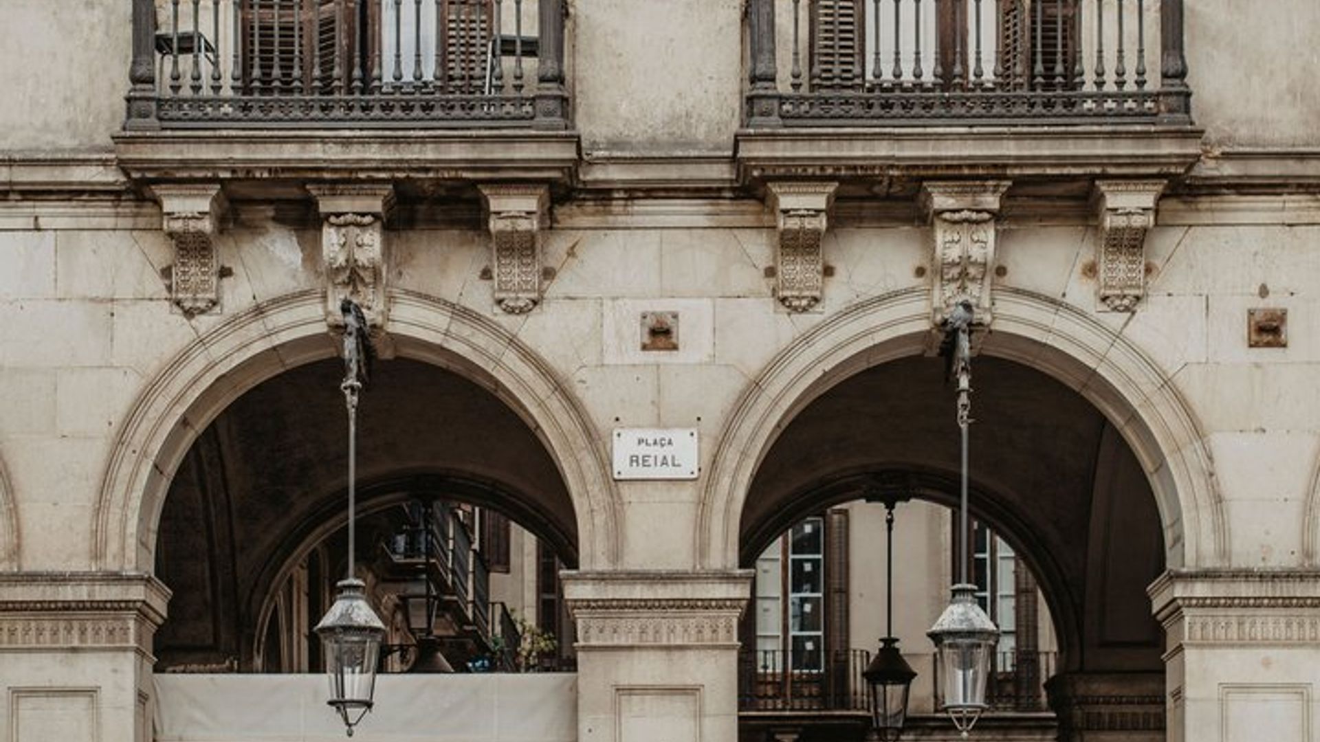 Barcelona Old Town Walking Tour and Harbour Boat Trip