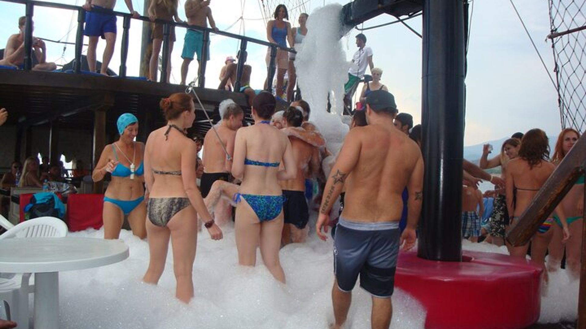 Mega Star Yacht Tour with Lunch, Foam Party & Transfer From Belek