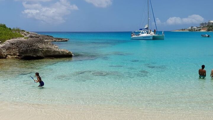 Sailing, Snorkeling, and Swimming Tour with Drinks and Lunch