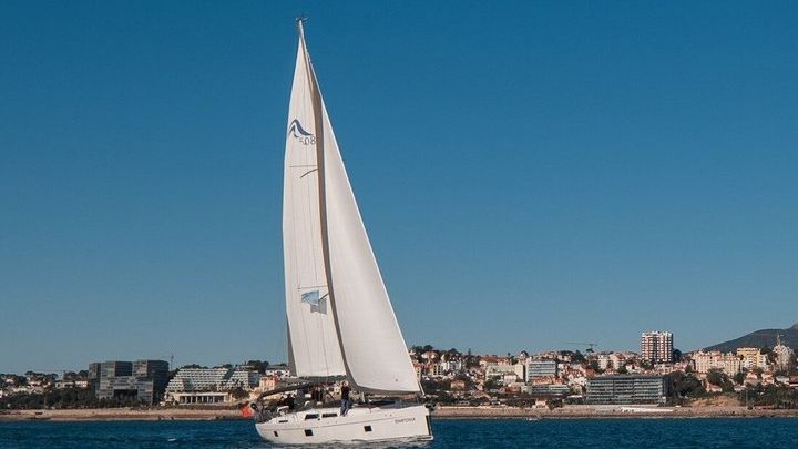 Cascais Private Sailing Cruise with Drinks