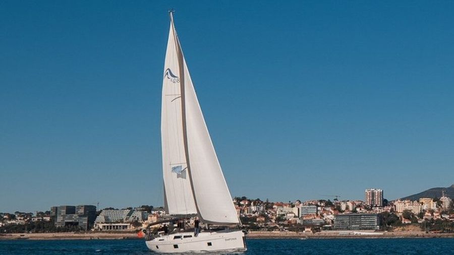 Cascais Private Sailing Cruise with Drinks