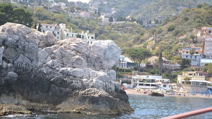 Tour to Baia di Taormina, Isola Bella and Naxos