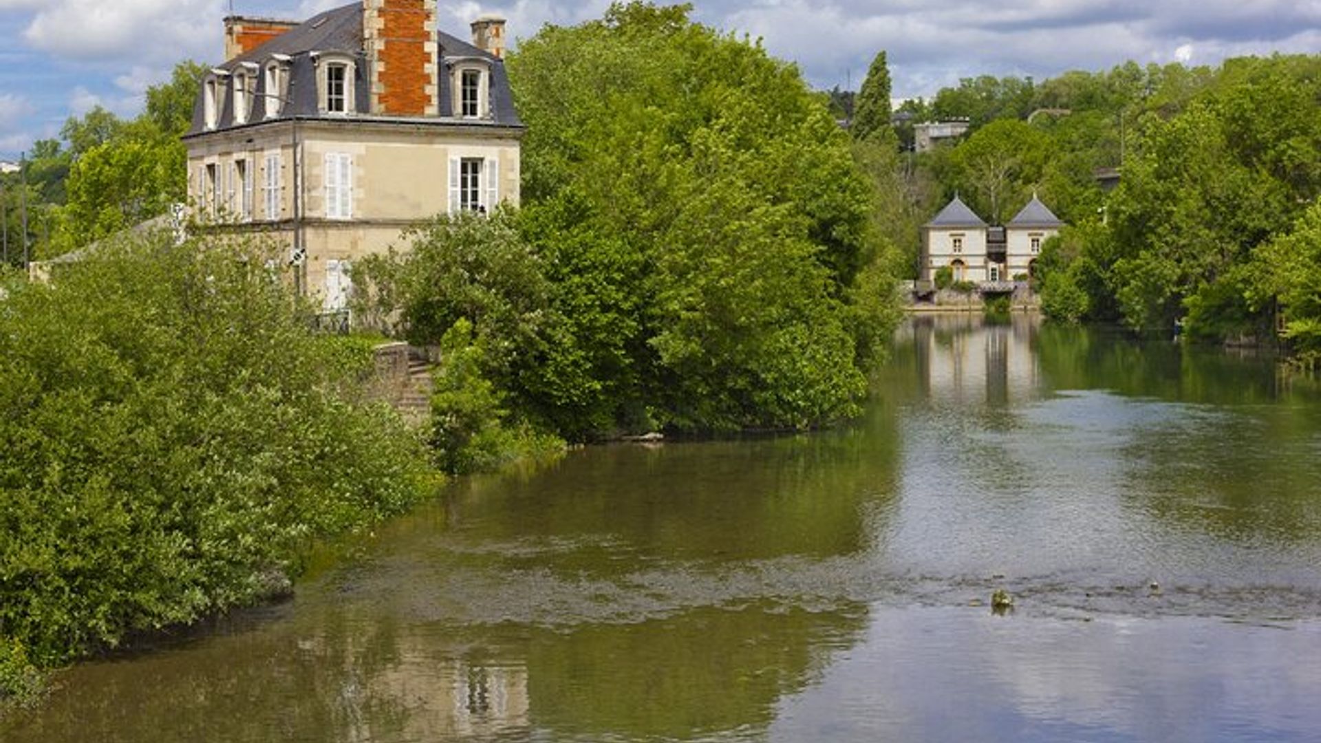 Poitiers Visite audioguidée à pied 2h00 et 16 commentaires audios