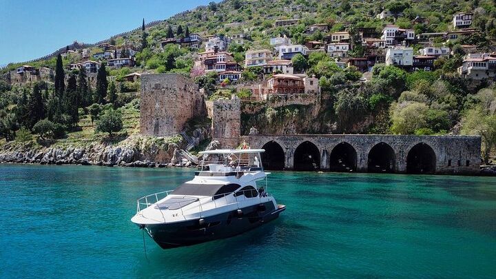 Alanya Private Yacht Tour with Lunch, Soft Beverage & Transfer