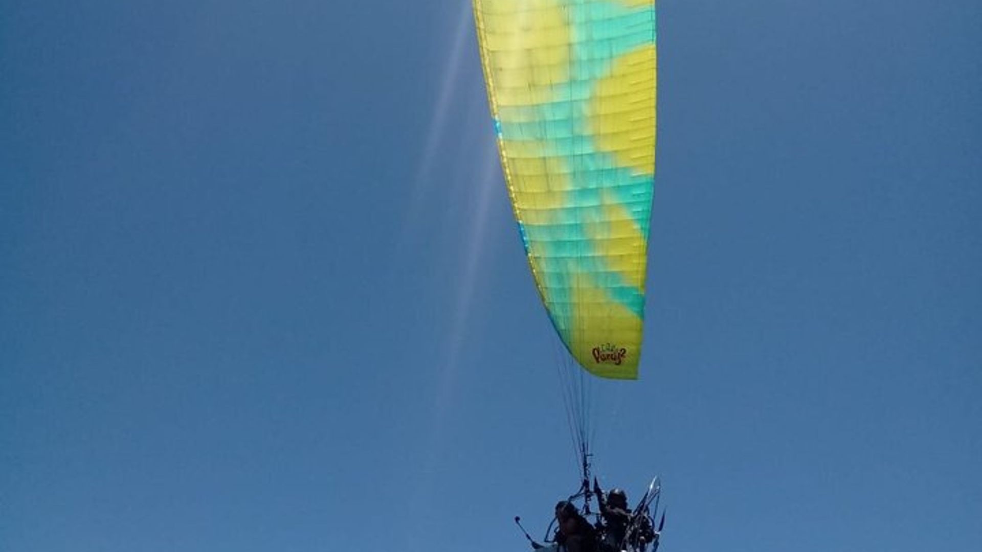 Vuelo en paramotor biplaza en Florianópolis, Brasil
