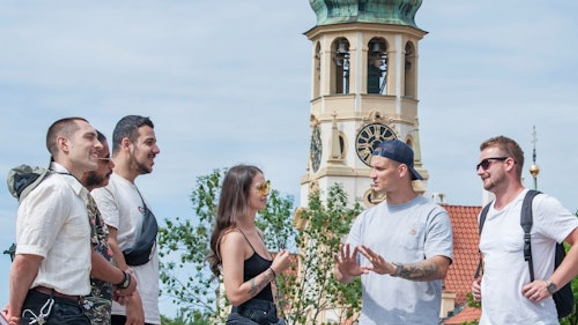 Prague: Castle-Side Guided Tour with Food & Beer Tasting